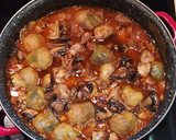 Foto del paso 8 de la receta: Paletilla de cordero en caldereta con alcachofas y champiñones