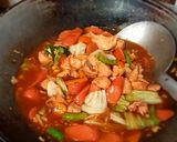 Foto langkah ke 3 dari resep Capcay ayam sosis.
