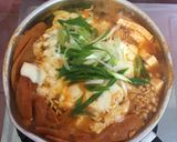 Foto langkah ke 3 dari resep Spicy Budae Jjigae.