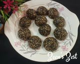 A picture of step 4 of Til Suji and Gud Laddoos.