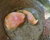Foto del paso 5 de la receta: Pollo a las finas hierbas con una salsa de chile Chilhuacle