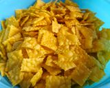Foto langkah ke 2 dari resep Cemilan 2 bahan, "KRIPIK PANGSIT ANEKA RASA".