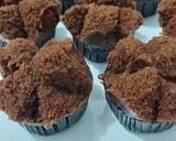 Foto langkah ke 6 dari resep Bolu coklat mekar anti gagal (no telur, no mixer).