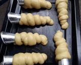 Foto langkah ke 2 dari resep Horn vla bread/roti cum cum.