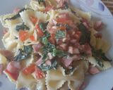 Foto del paso 5 de la receta: Ensalada de corbatas con espinaca y tocino
