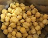 A picture of step 1 of Hummus with Tahini.