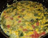 Foto del paso 6 de la receta: Tortilla de porotos verdes, choclo y tomate a la albahaca