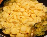 Foto del passaggio 9 della ricetta Orecchiette con Zucchine e Patate al Parmigiano Reggiano
