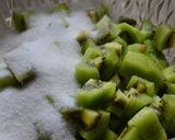 Une image de l'étape 2 de Confiture oblique bicolore à la fraise et au kiwi.
