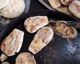 Foto del paso 4 de la receta: Verduras rebozadas acompañadas de ensalada y arroz yamaní