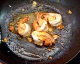 รูปขั้นตอนการทำที่ 4 ของ กุ้งผัดดอกหอม