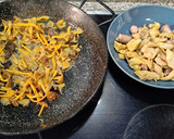Foto del paso 6 de la receta: Arroz salchichas, pollo y camagrocs (rebozuelos)