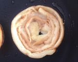 Foto langkah ke 7 dari resep Honey - Cinnamon Roll Bread Super Kilat, Dari Pinggiran Roti.