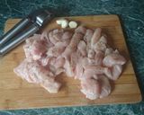 Tejszínes - mustáros csirkeragu, gombával recept fázis 1 fotója