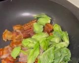 รูปขั้นตอนการทำที่ 2 ของ หมูกรอบผัดแขนง