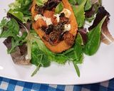 Foto del passaggio 6 della ricetta Barchetta di Patata Dolce con Feta, Pomodorini, Olive e Capperi
