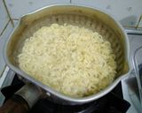 Foto langkah ke 5 dari resep Mie Goreng Topping Ayam Geprek.