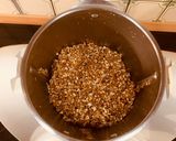 A picture of step 1 of Nut Tart with Banana and Cocoa.