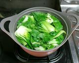 Hình bước làm 2 của món Nấm Đông Cô Xào Cải Thìa 청경채 표고버섯 볶음
