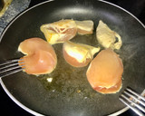 Foto del paso 3 de la receta: Habas y champiñones al ajillo con pollo