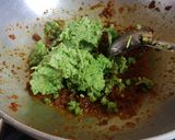 A picture of step 5 of Green Pigeon peas curry.