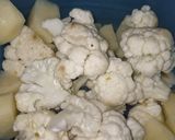 A picture of step 1 of Cauliflower dry bhaji.