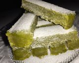 A picture of step 7 of Matcha green chocolate bars.