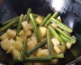 A picture of step 2 of Drumsticks and potatoes with poppy seeds paste.