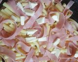 Une image de l'étape 2 de Gratin de pâte au jambon.
