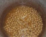 Foto del paso 1 de la receta Garbanzo compuesto con pollo y salchicha