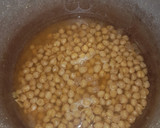 Foto del paso 1 de la receta: Garbanzo compuesto con pollo y salchicha