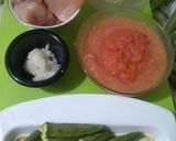 A picture of step 1 of Bhindi Chicken.