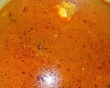 Une image de l'étape 2 de Rechta (nouilles maison) a la sauce tomate.
