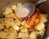 A picture of step 6 of Spicy bhagaaray Aloo 😋😋😋😋.