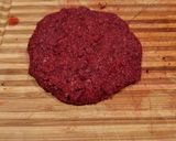 Foto del passaggio 3 della ricetta Hamburger di barbabietola