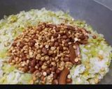 A picture of step 2 of Nylon poha dry chevda.