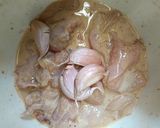 Foto langkah ke 2 dari resep Ayam Goreng Bawang Putih.