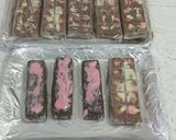 A picture of step 10 of Pista kunafa chocolate.