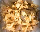 A picture of step 5 of Stir-Fried Pork Liver with Oyster Sauce and Crispy Garlic.
