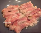 A picture of step 6 of Savory Pork Rolls with Two Kinds of Mushrooms.