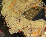 Foto langkah ke 6 dari resep Mi Goreng Sosis.