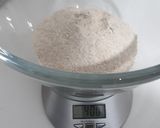 Foto del paso 1 de la receta: Pan integral con semillas de chía