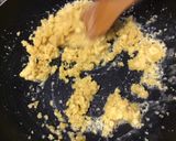 A picture of step 3 of Moong dal halwa.