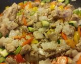 Foto del paso 5 de la receta: Pollo con arroz y verduras🌺