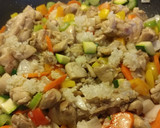 Foto del paso 5 de la receta: Pollo con arroz y verduras🌺