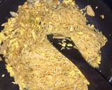 Foto langkah ke 6 dari resep Tumis Indomie Goreng.