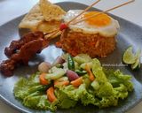 Foto langkah ke 4 dari resep Nasi Goreng Salmon.