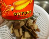 Gambar langkah 1 resipi Sotong Tin Goreng Pedas.