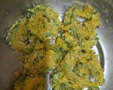 A picture of step 3 of Bitter melon pakoda.