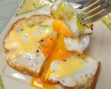 รูปขั้นตอนการทำที่ 8 ของ Avocado Egg-In-A-Hole